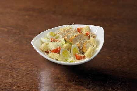 Салат Цезарь с курицей