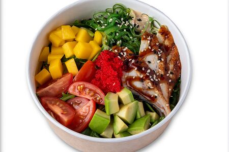 Фреш боул с угрем на салатной подушке