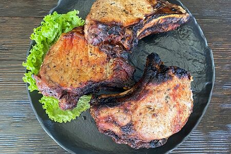 Корейка на кости свиная на мангале