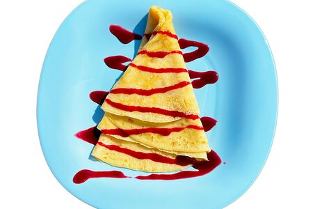 Блин с клубничным джемом