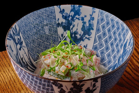 Севиче из креветок Эби с маринованным огурцом с личи