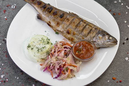 Форель речная на углях