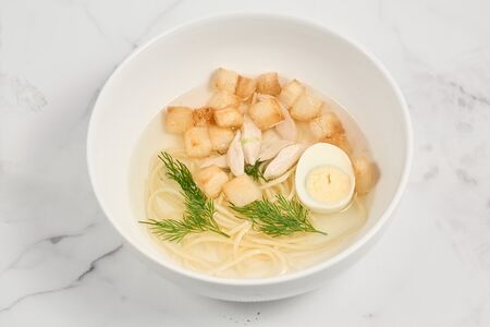 Куриный бульон с лапшой