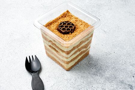 Пирожное Медовик