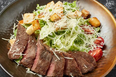 Цезарь с говядиной Ангус Mis