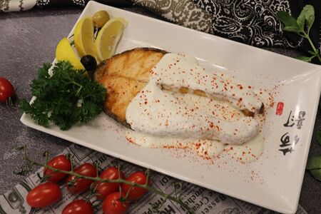 Стейк из семги на гриле в сливочном соусе