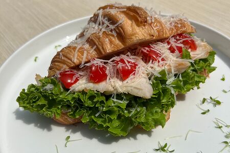 Круассан с цыплёнком