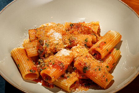 Ригатони с ндуей, анчоусами и пекорино