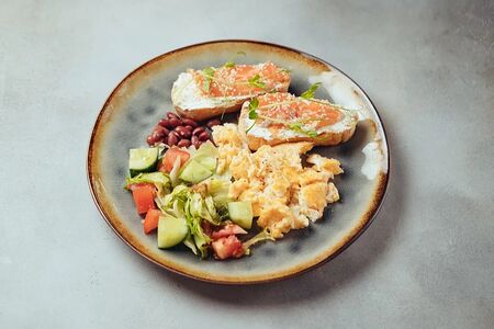 Завтрак с семгой