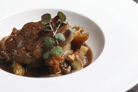 Язык томленный с соусом демиглас и овощами