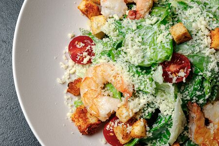 Цезарь с тигровыми креветками