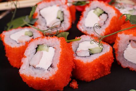 Калифорния с креветкой и сыром