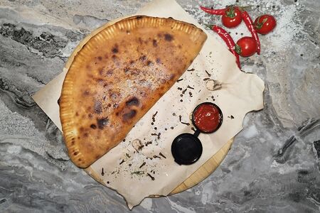 Кальцоне закрытая (ветчина, грибы)