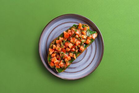 Брускетта с томатами и кремом петрушки