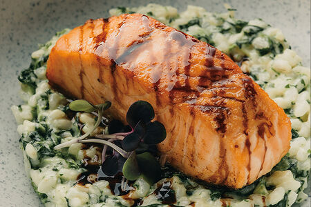 Стейк из лосося с ризотто