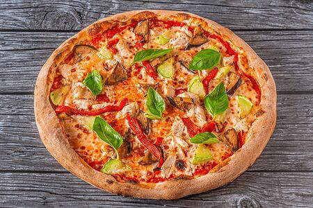 Пицца с цыпленком и овощами гриль