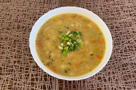 Суп гороховый с копченой куриной грудкой