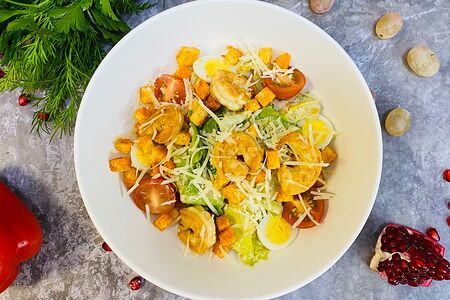 Салат Цезарь с креветками