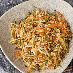 Աղցան սոյայի ծիլերով