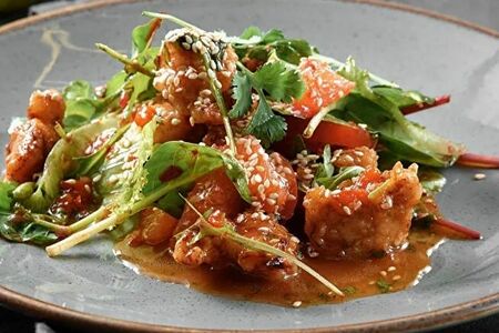 Азиатский салат с цыпленком и апельсином