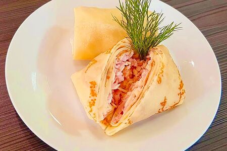 Блинчик с сыром и ветчиной