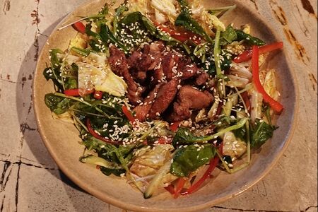 Салат с хрустящим цыпленком