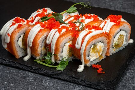 Филадельфия манго с соусом пармезан