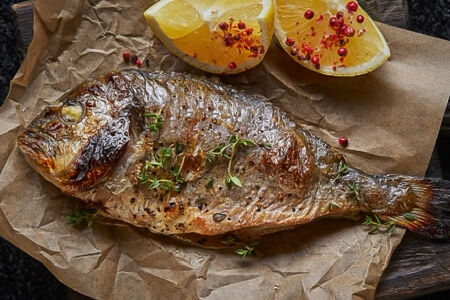 Ципура, запеченная в дровяной печи