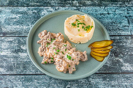 Бефстроганов с пюре