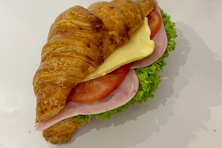 Круассан с ветчиной и сыром
