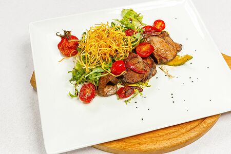 Салат с обжаренной говядиной