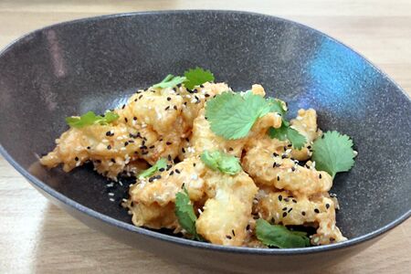 Креветки темпура со спайси соусом