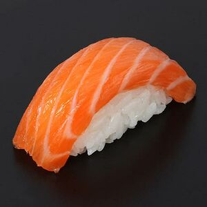 Суши с лососем