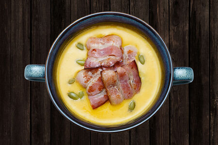 Сливочный крем-суп из тыквы с беконом