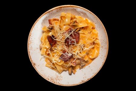 Паста с беконом и грибами