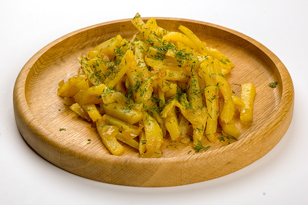 Жареный картофель с луком и зеленью