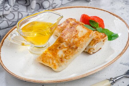 Блины с сметаной