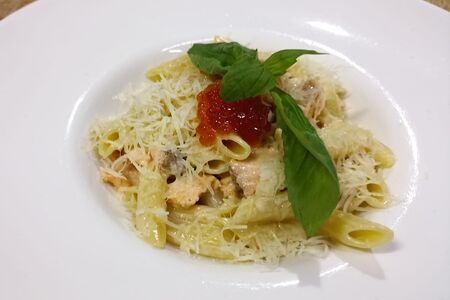 Пенне с лососем