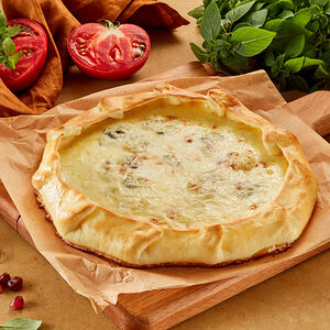 Фирменный хачапури с сыром сулугуни