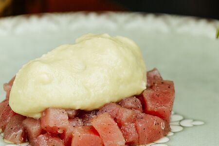 Тар-тар из тунца с гуакамоле