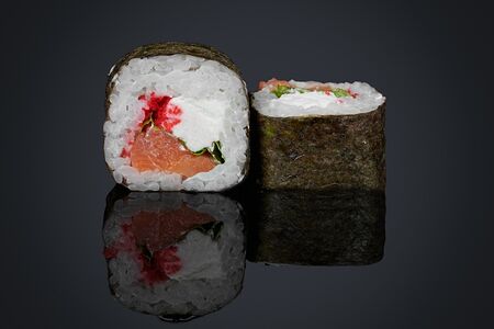 Домашний ролл с лососем