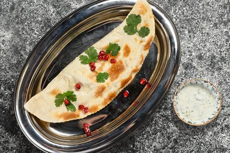 Кутабы с курицей и копченым сулугуни