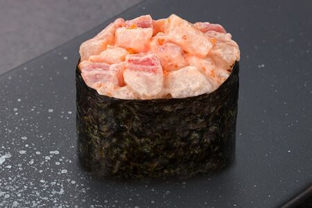 Гункан спайси изумидай