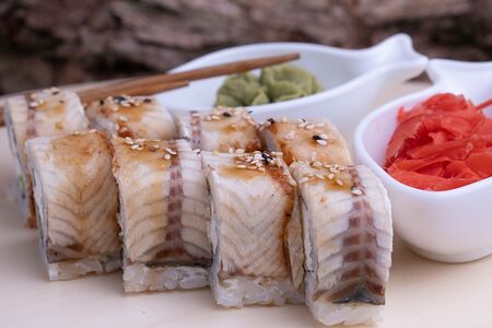 Ролл Унаги Такуан