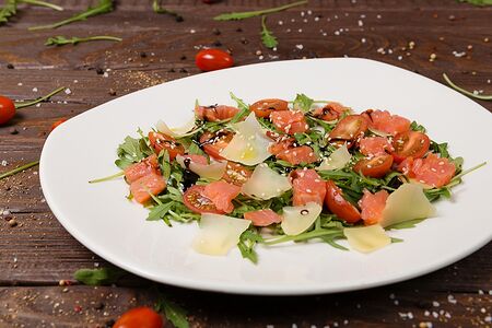 Салат с Рукколой и Лососем