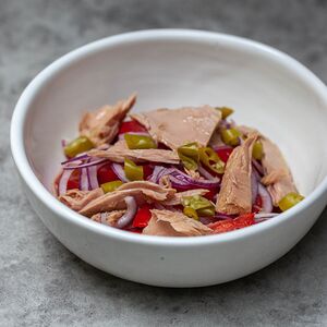 Салат с тунцом