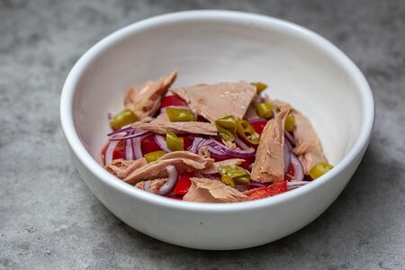 Салат с тунцом