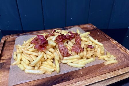 Картофель фри с беконом