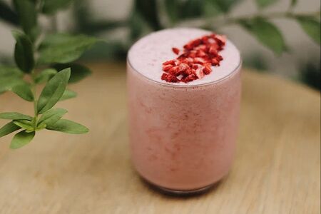 Клубничный молочный коктейль