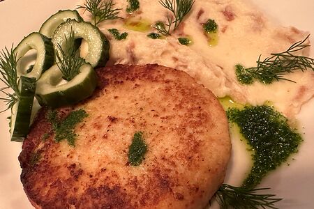 Котлета из трески с картофельным пюре